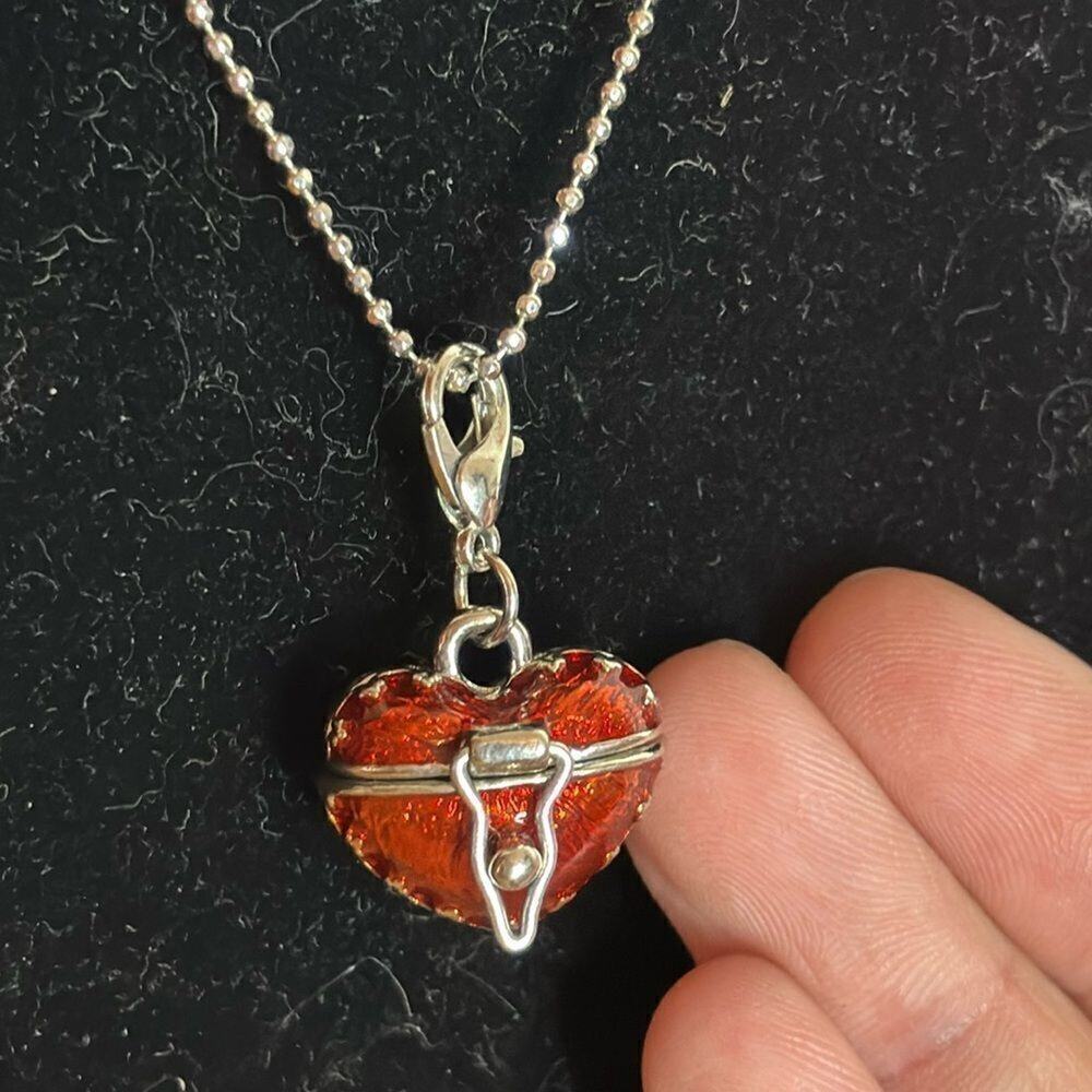 Vintage Silver Tone Opening Heart Locket Pendant Necklace Red Orange 15”